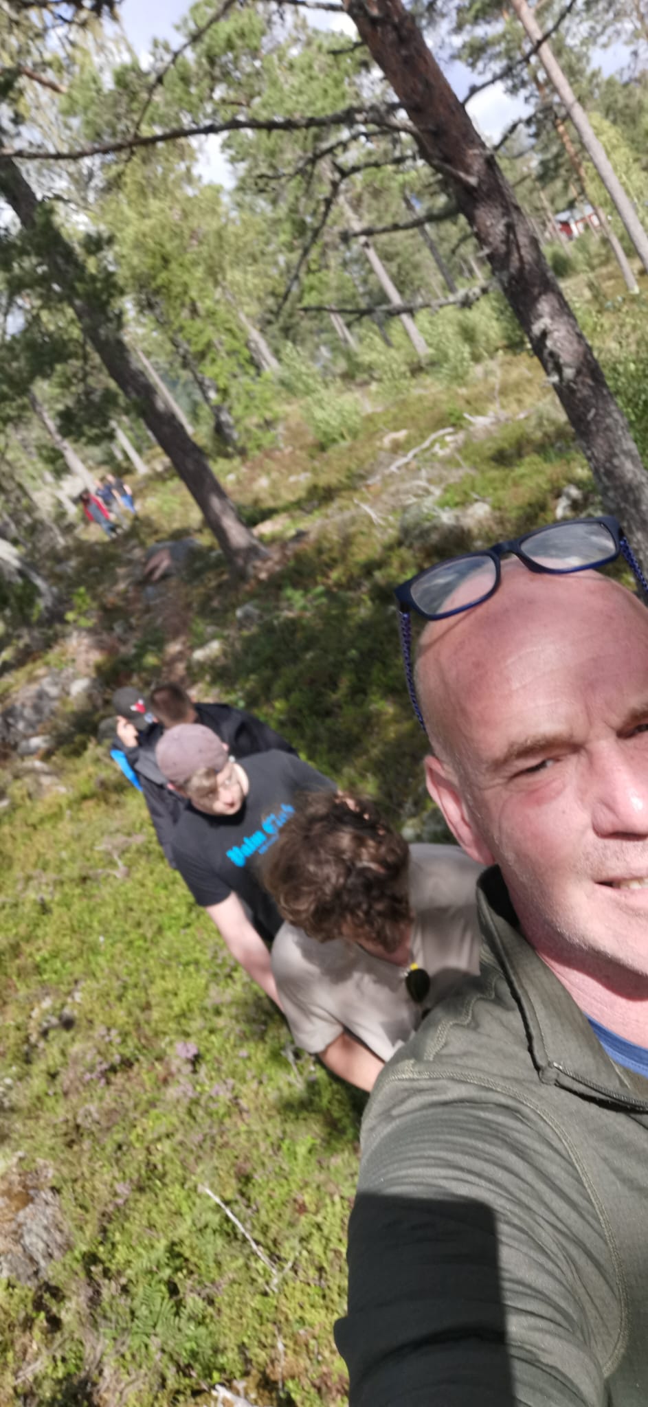 Hans met een groep tijdens outdoor coaching